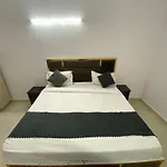Hotel J In Karol Bagh