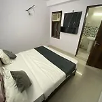 Hotel J In Karol Bagh