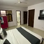 Hotel J In Karol Bagh