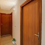 Hotel O King Stay Near Tdi Mall