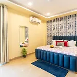 Homlee-Legacy 3Bhk Flat In Central Del-Lift-Terrace