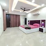 Homlee-Virasat 3Bhk Flat Central Del-Lift-Parking