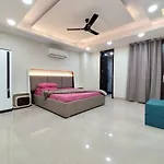 Homlee-Virasat 3Bhk Flat Central Del-Lift-Parking