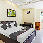 Super Townhouse Prakash Continental Near Netaji Subhash Place Metro Station