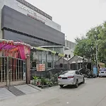 Townhouse Prakash Continental Near Netaji Subhash Place Metro Station