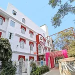 Hotel O Raas Near Near Laxmi Nagar Metro Station
