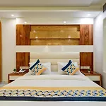 The York Legacy Hotel - 2 Minutes Walk From New Delhi Railway Station