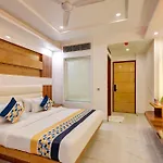The York Legacy Hotel - 2 Minutes Walk From New Delhi Railway Station