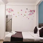 Cr Residency - Near Us Embassy Chanakyapuri