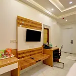 The York Legacy Hotel - 2 Minutes Walk From New Delhi Railway Station