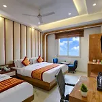 The York Legacy Hotel - 2 Minutes Walk From New Delhi Railway Station