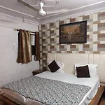 Hotel White Palace,Nizamuddin Railway Station