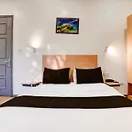 Super Hotel O Britania Chowk