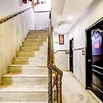 Hotel Spot House - Walking The Rk Ashram Metro Station