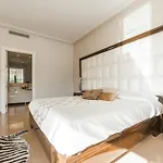 Majestic Hotel Luxury Villa New Delhi Airport Stay
