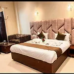 Hotel \'S\' In Ramesh Nagar
