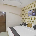 Oyo Townhouse Green Park Residency 3