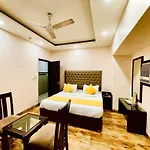Hotel Kabeer\' Front Of New Delhi Railway Station & 5 Minute From Connaught Place