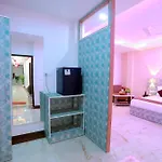 Hotel Roomsity Pride Plaza