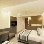 Hotel Roomsity Pride Plaza