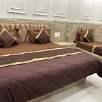 Hotel Shree Guru Couple Friendly At New Delhi Railway Station