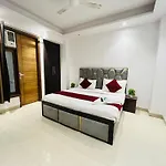 Hotel Seven Near Dlf Avenue