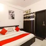 Hotel O Silver Palace Near Dwarka Sector 9 Metro Station