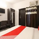 Hotel O Silver Palace Near Dwarka Sector 9 Metro Station