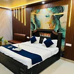 Hotel Happy Palace Opposite Saket Metro