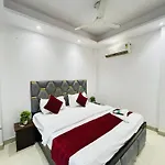 Hotel Redstone - Near Igi Airport