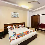 Hotel Redstone - Near Igi Airport