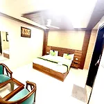 Hotel Dsr Tark Plaza Near Igi Airport Delhi