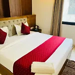 Hotel G-Lory Suite Near By Igi Airport