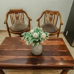 Red Rose Homestay - Rooms With Kitchenette