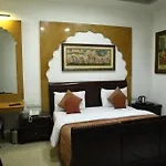 Lavish Inn