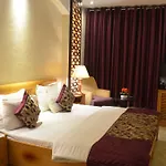 Hotel Emperor Palms