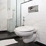 Oyo Premium Pitampura
