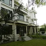 76 Friends Colony