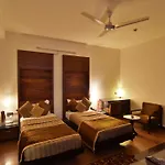 Shreyans Inn