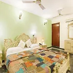 Oyo Rooms New Friends Colony Crossroad