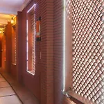 Oyo Rooms New Friends Colony Crossroad