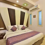 Hotel Taksh Inn
