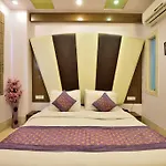 Hotel Taksh Inn