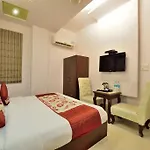 Hotel Taksh Inn