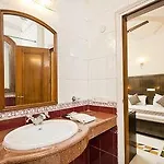 Oyo Rooms Gk 1 Premier