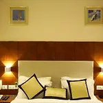 The Ic\'S Hotel