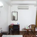 Oyo Premium Jasola Apollo