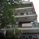 Oyo Premium Saket Metro Station