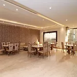 Oyo 12464 Hotel C Pearls