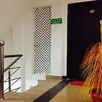 Hotel Saya Deluxe Near New Delhi Railway Station \'